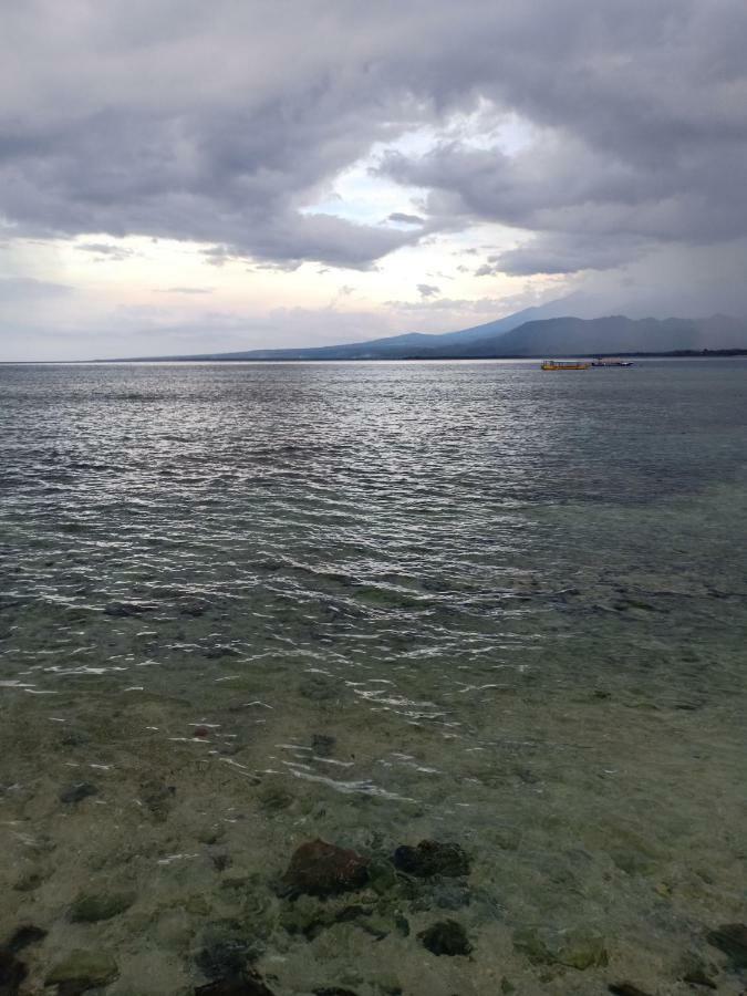 Youpy Bungalows Gili Air Bagian luar foto