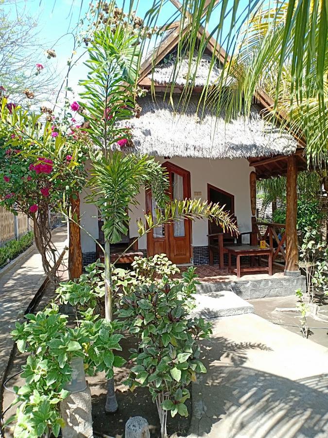 Youpy Bungalows Gili Air Bagian luar foto